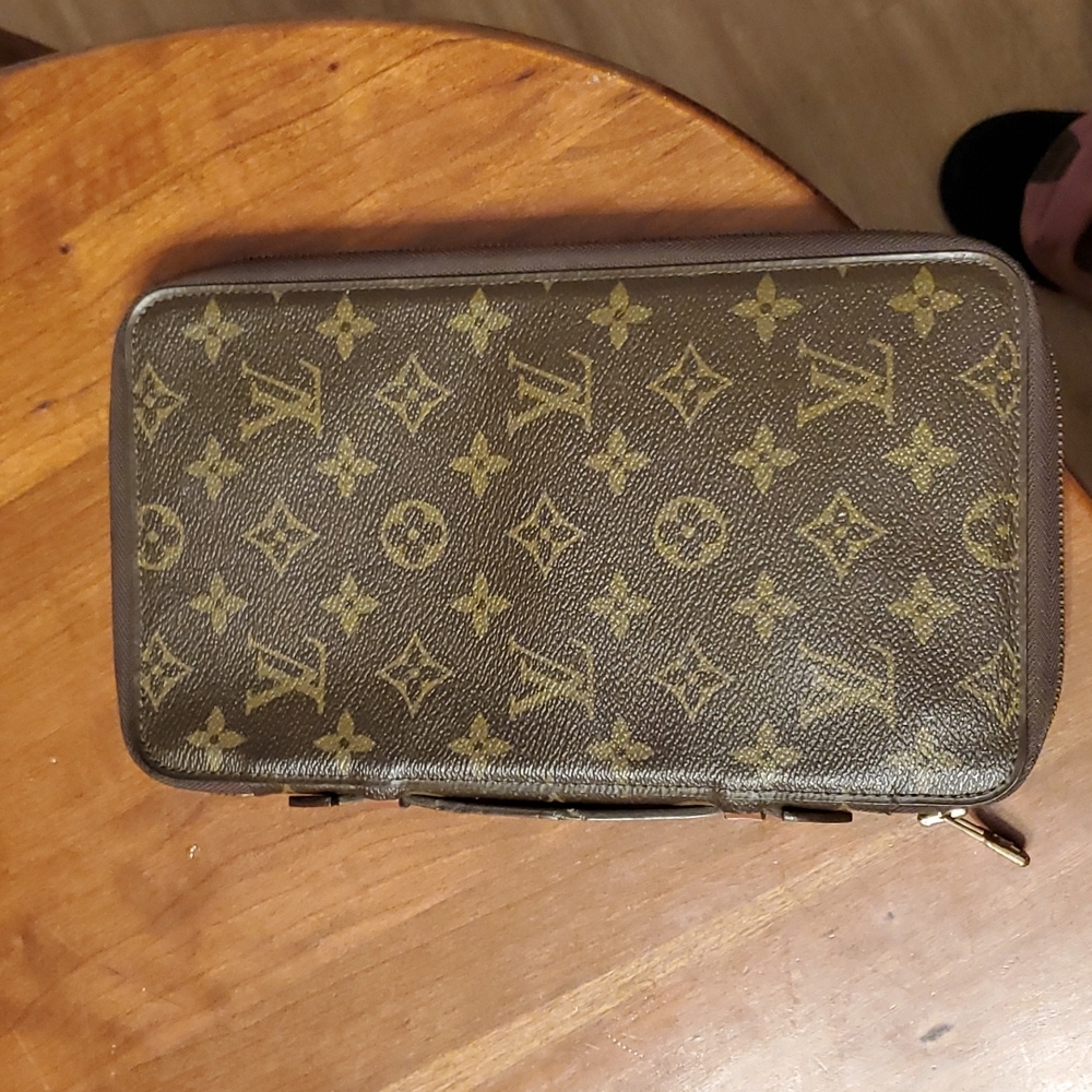 Authentic LOUIS VUITTON Monogram Poche Escapade Travel Case M60113 LV H7601